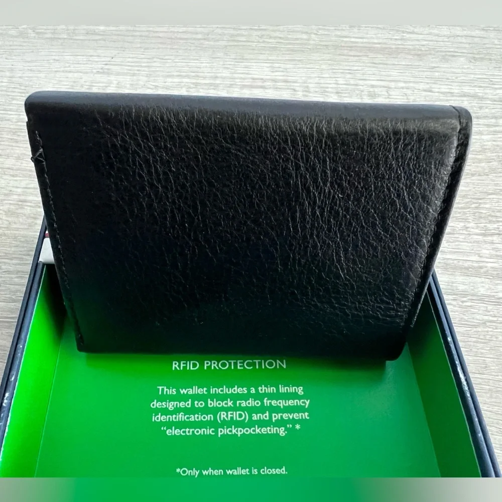 Tommy Hilfiger Men's Orson II Angled Flag Trifold Leather Wallet
